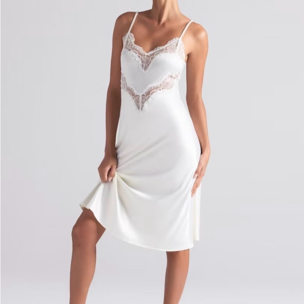 SKIMS IVORY Lace Detail Chemise